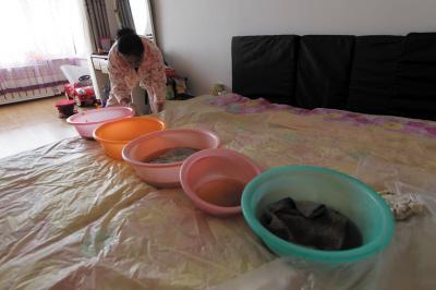 临翔楼上漏水，住户失联，小区没物管，业主维权难！律师来支招……